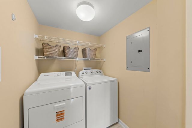 31 E Grove Street 201, Lombard, IL 60148