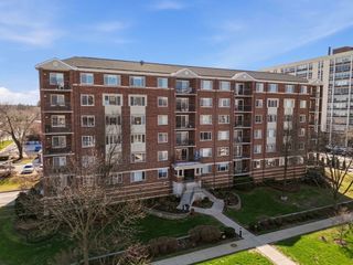 31 E Grove Street 201, Lombard, IL 60148