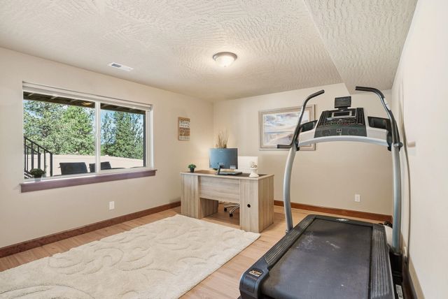 10503 N Alberta Cir, Spokane, WA 99208