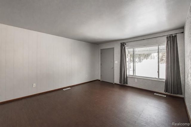 8670 N Eston Road, Clarkston, MI 48348