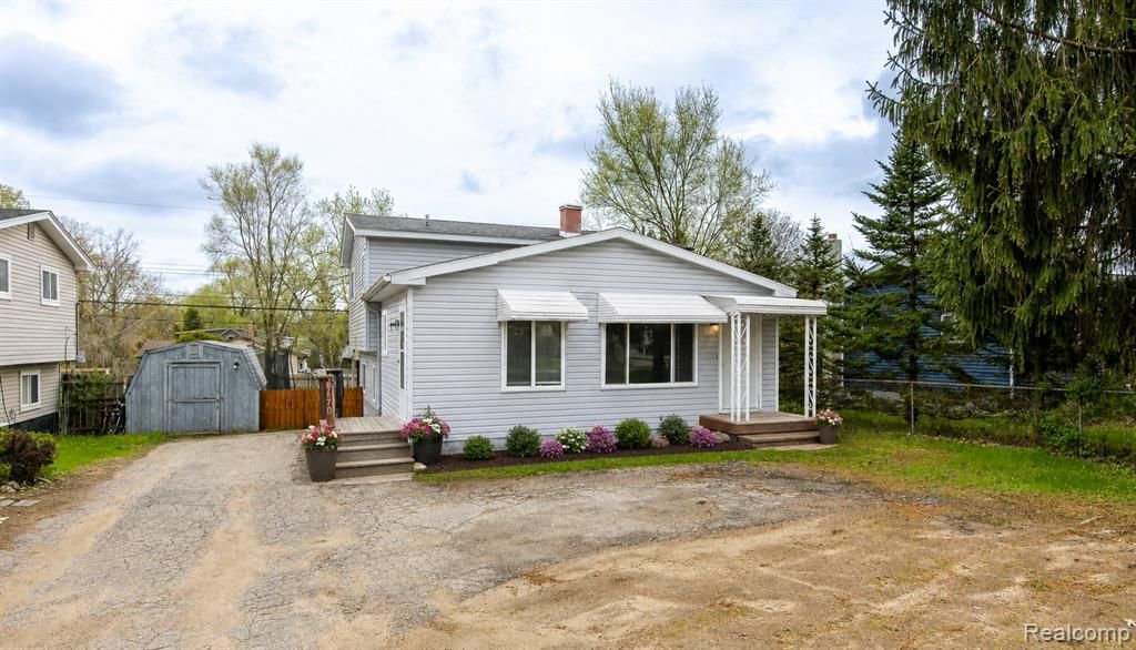 8670 N Eston Road, Clarkston, MI 48348