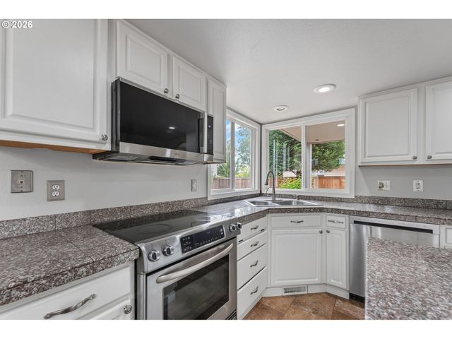 2403 Se 180TH Ct, Vancouver, WA 98683
