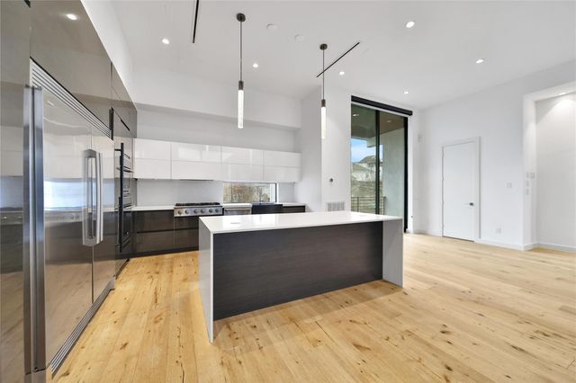 819 W 24th Street D, Houston, TX 77008