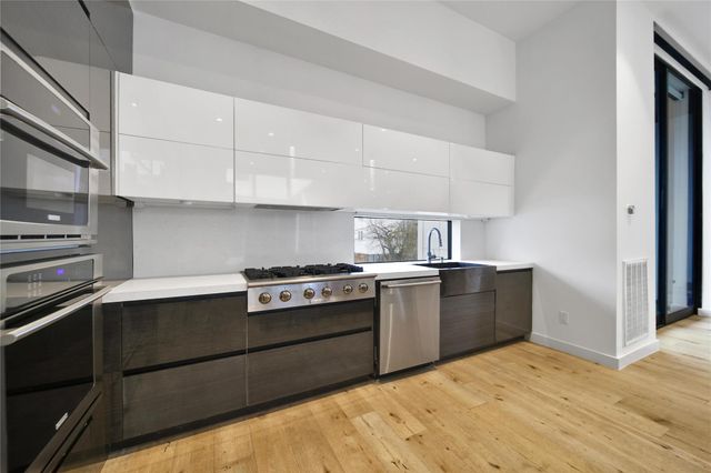 819 W 24th Street D, Houston, TX 77008