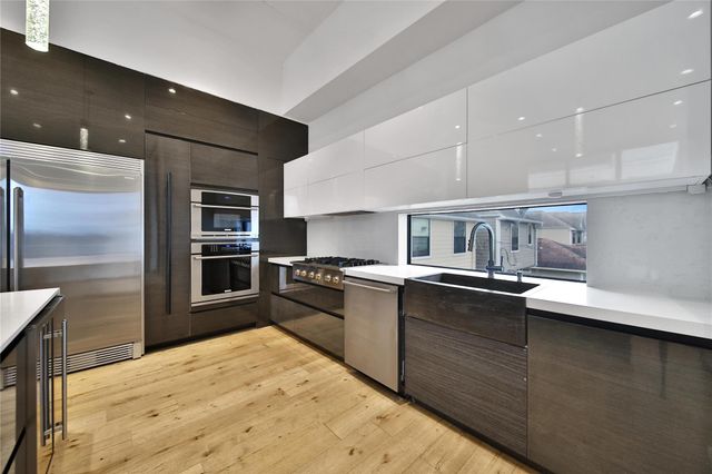 819 W 24th Street D, Houston, TX 77008