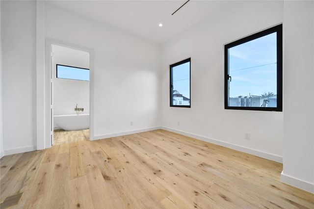 819 W 24th Street D, Houston, TX 77008