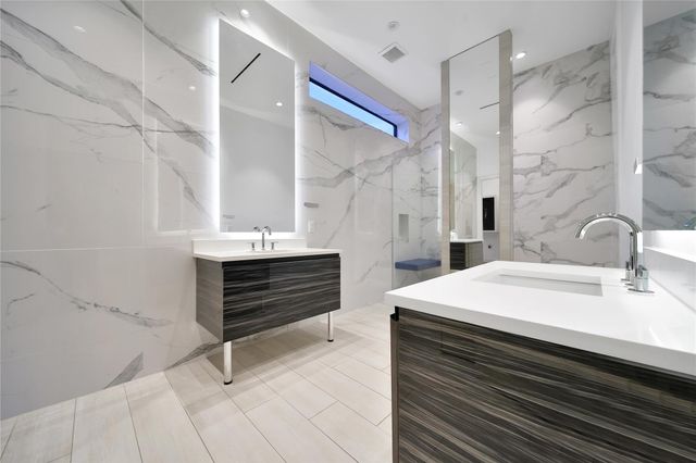 819 W 24th Street D, Houston, TX 77008