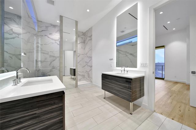 819 W 24th Street D, Houston, TX 77008