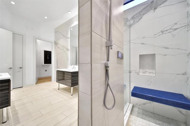 819 W 24th Street D, Houston, TX 77008