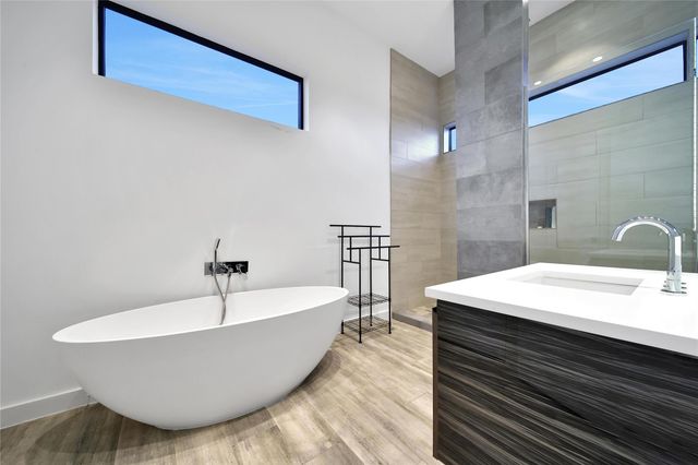 819 W 24th Street D, Houston, TX 77008