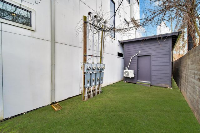 819 W 24th Street D, Houston, TX 77008