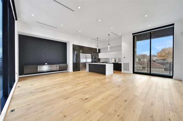 819 W 24th Street D, Houston, TX 77008