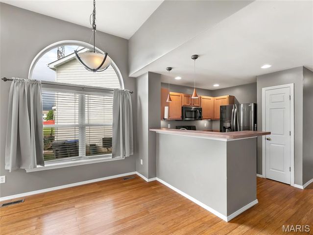 836 Wayland Drive, O'fallon, MO 63366