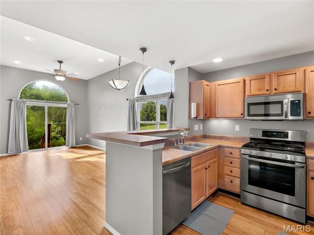 836 Wayland Drive, O'fallon, MO 63366