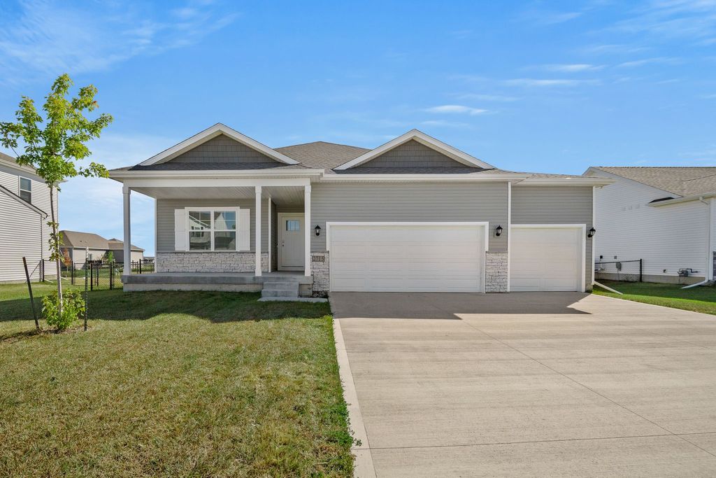 2715 NW 44th Street, Ankeny, IA 50023