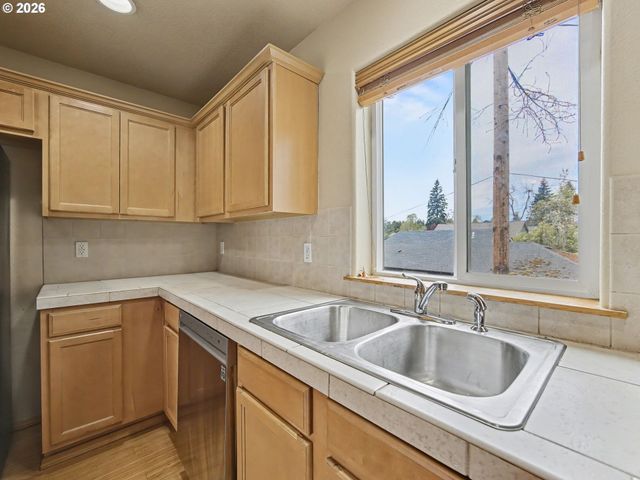 2340 Se 112TH Ave, Portland, OR 97216