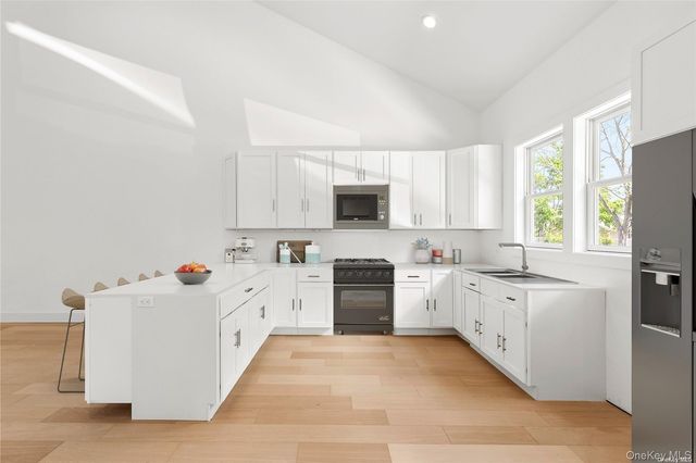 21 Montauk Highway 7, Westhampton, NY 11977