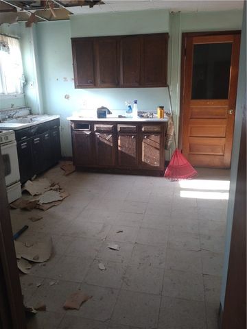 852 East Avenue, Elmira City, NY 14901