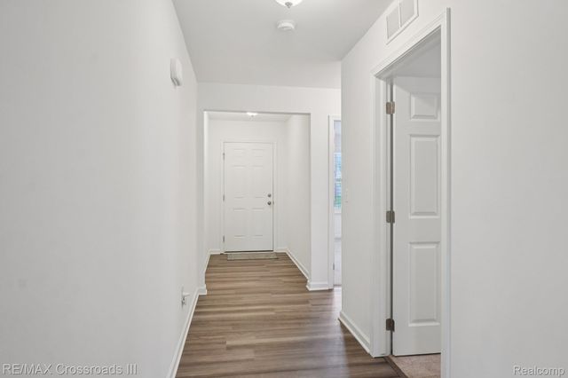 10324 Swan Lake Circle, Ypsilanti Charter Township, MI 48197