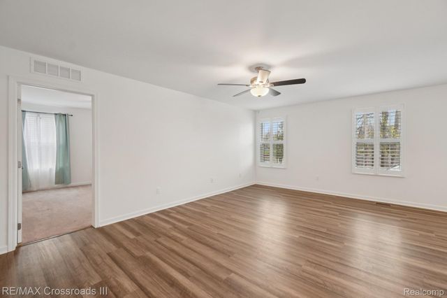 10324 Swan Lake Circle, Ypsilanti Charter Township, MI 48197