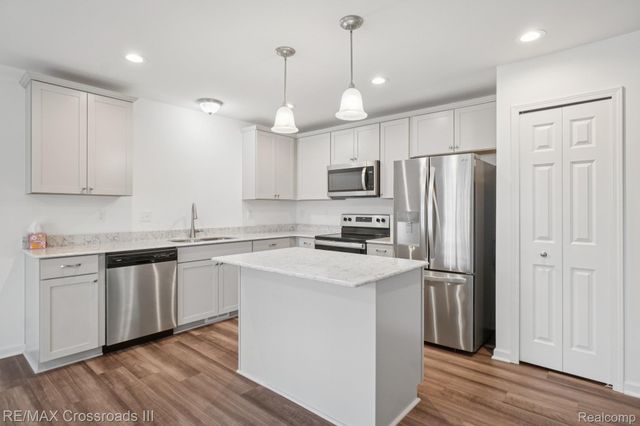 10324 Swan Lake Circle, Ypsilanti Charter Township, MI 48197