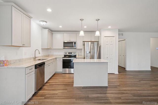 10324 Swan Lake Circle, Ypsilanti Charter Township, MI 48197