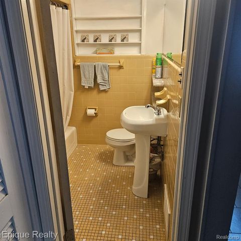 14337 Leonard Avenue, Warren, MI 48089