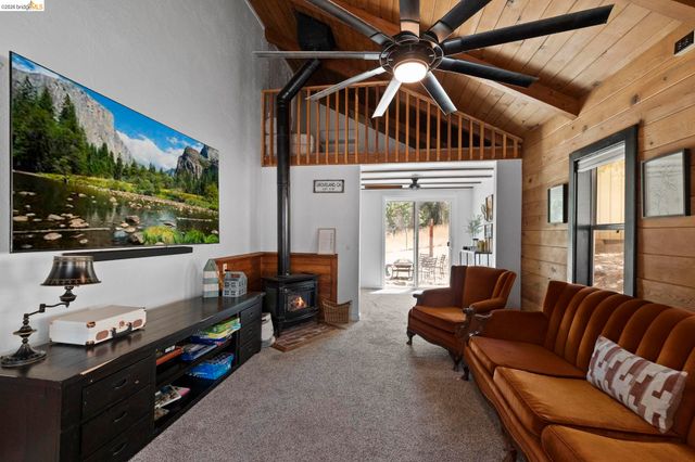 20785 Buttercup Cir, Groveland, CA 95321