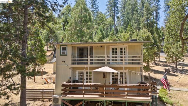 20785 Buttercup Cir, Groveland, CA 95321