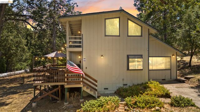 20785 Buttercup Cir, Groveland, CA 95321