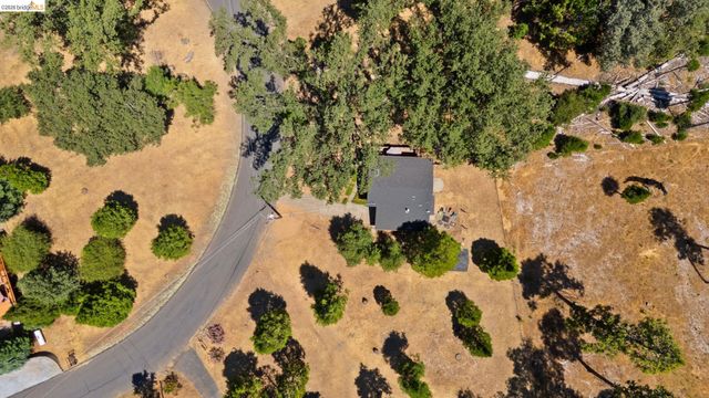 20785 Buttercup Cir, Groveland, CA 95321
