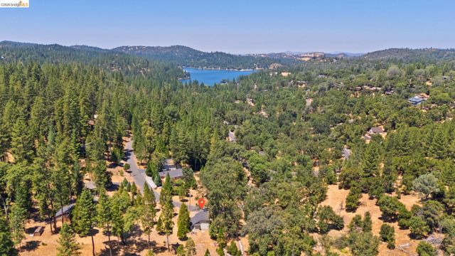 20785 Buttercup Cir, Groveland, CA 95321