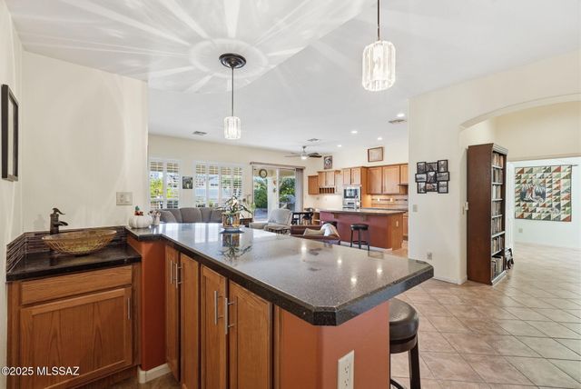 2506 E Bluejay Bluff Lane, Green Valley, AZ 85614