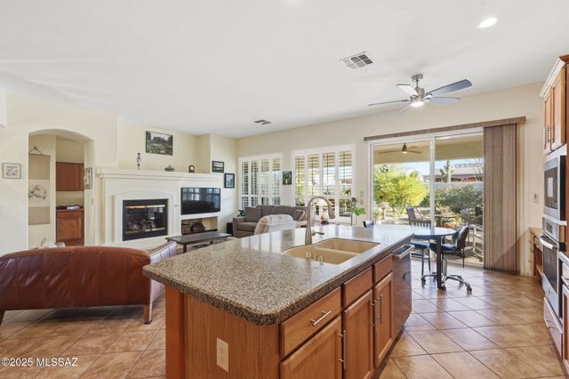 2506 E Bluejay Bluff Lane, Green Valley, AZ 85614