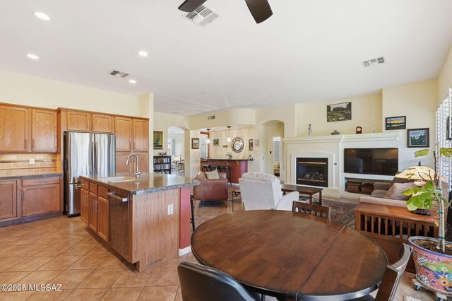 2506 E Bluejay Bluff Lane, Green Valley, AZ 85614