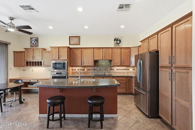 2506 E Bluejay Bluff Lane, Green Valley, AZ 85614