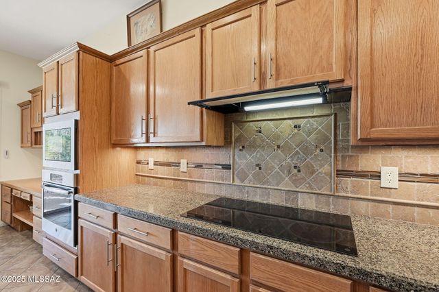 2506 E Bluejay Bluff Lane, Green Valley, AZ 85614