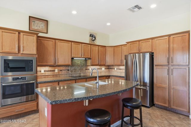 2506 E Bluejay Bluff Lane, Green Valley, AZ 85614