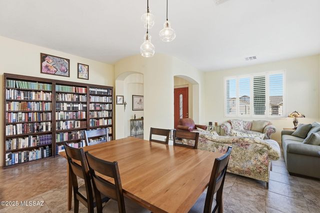 2506 E Bluejay Bluff Lane, Green Valley, AZ 85614