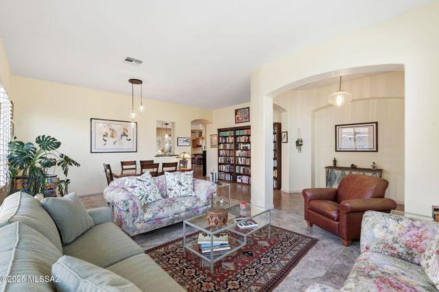 2506 E Bluejay Bluff Lane, Green Valley, AZ 85614