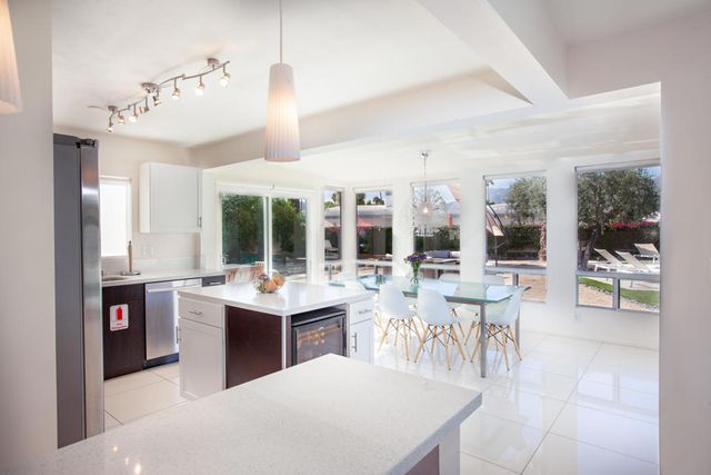 2007 E Andreas Road, Palm Springs, CA 92262