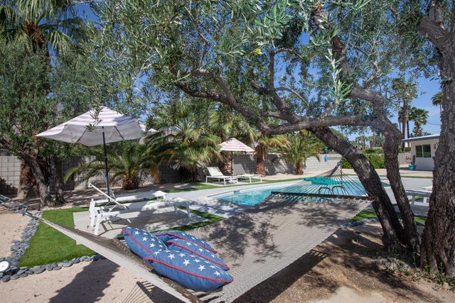 2007 E Andreas Road, Palm Springs, CA 92262