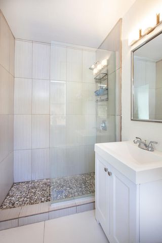2007 E Andreas Road, Palm Springs, CA 92262