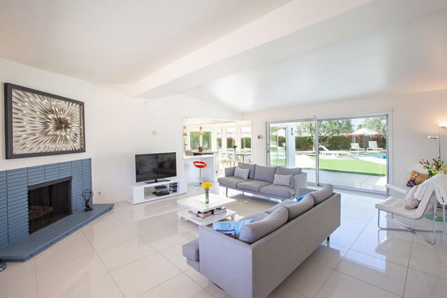 2007 E Andreas Road, Palm Springs, CA 92262
