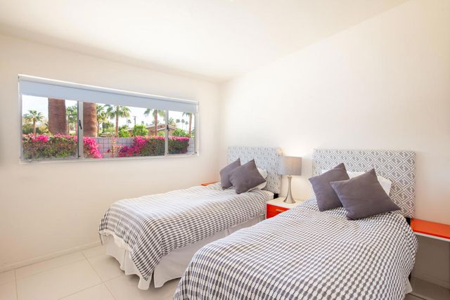 2007 E Andreas Road, Palm Springs, CA 92262