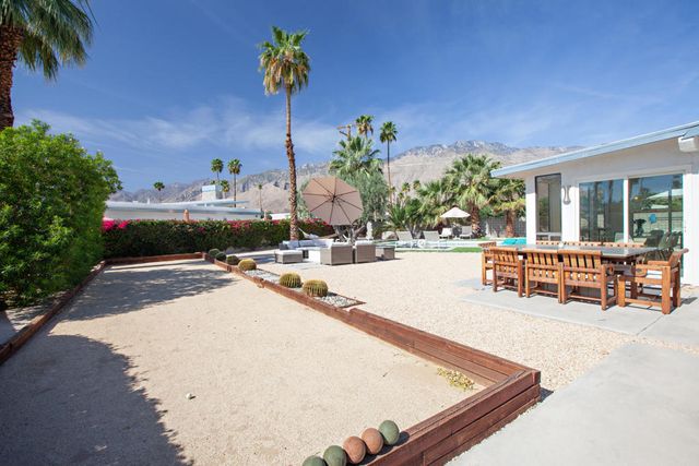 2007 E Andreas Road, Palm Springs, CA 92262