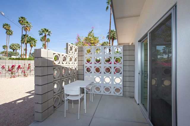 2007 E Andreas Road, Palm Springs, CA 92262