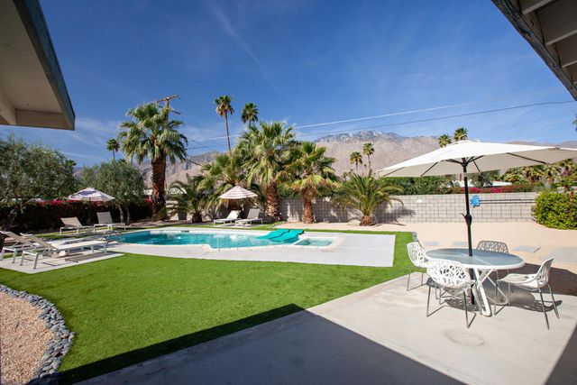 2007 E Andreas Road, Palm Springs, CA 92262