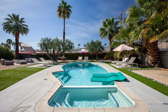 2007 E Andreas Road, Palm Springs, CA 92262