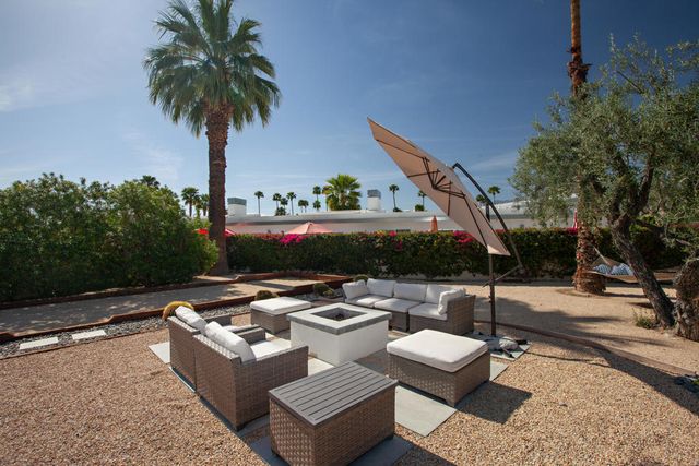 2007 E Andreas Road, Palm Springs, CA 92262